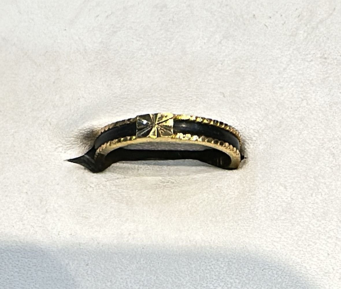 22K Gold Elegant Ladies Ring – 2.251 g