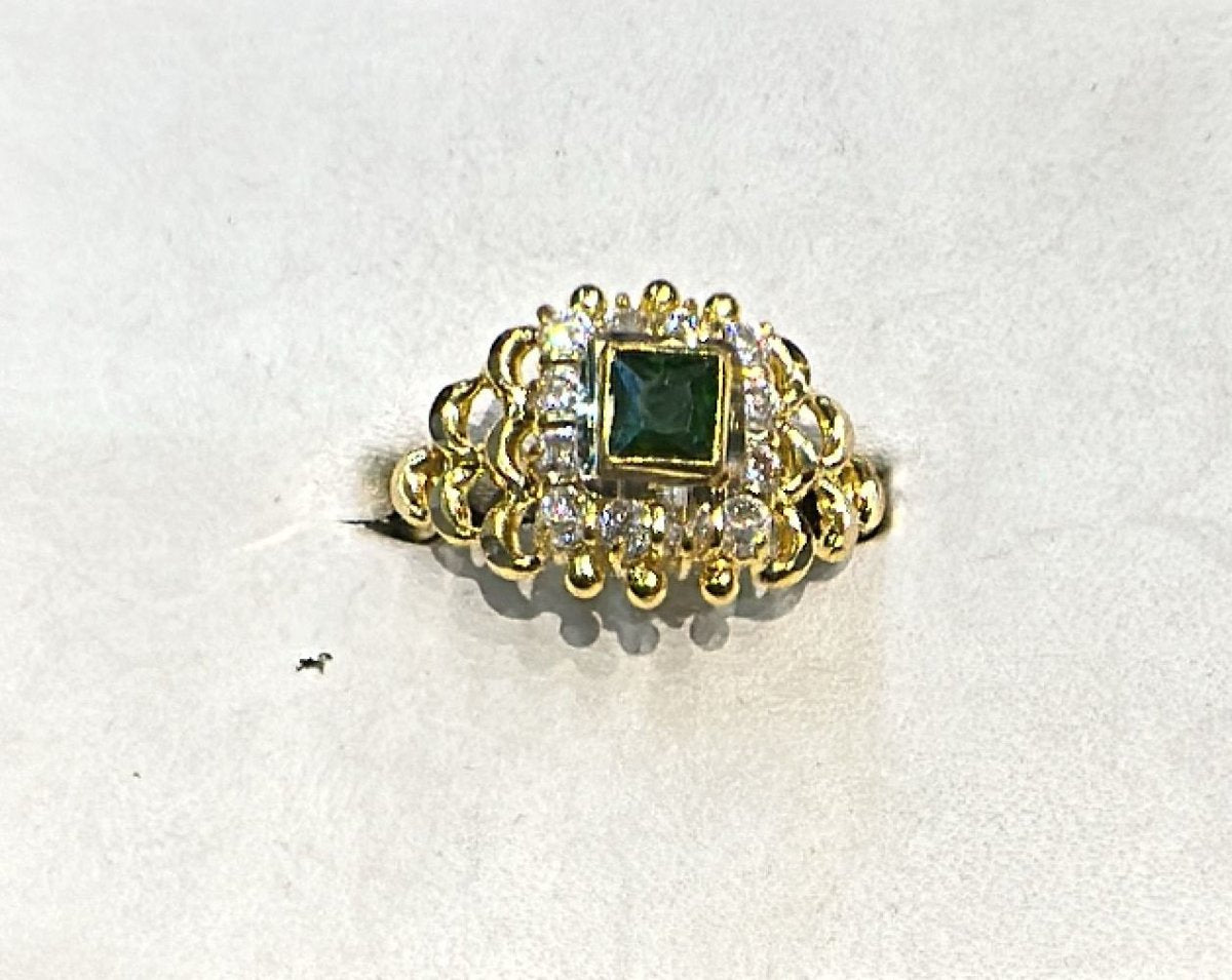 18K Gold Ladies Ring – 2.214 g