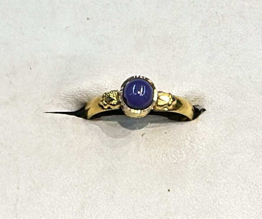 18K Gold Ladies Ring – 1.092 g