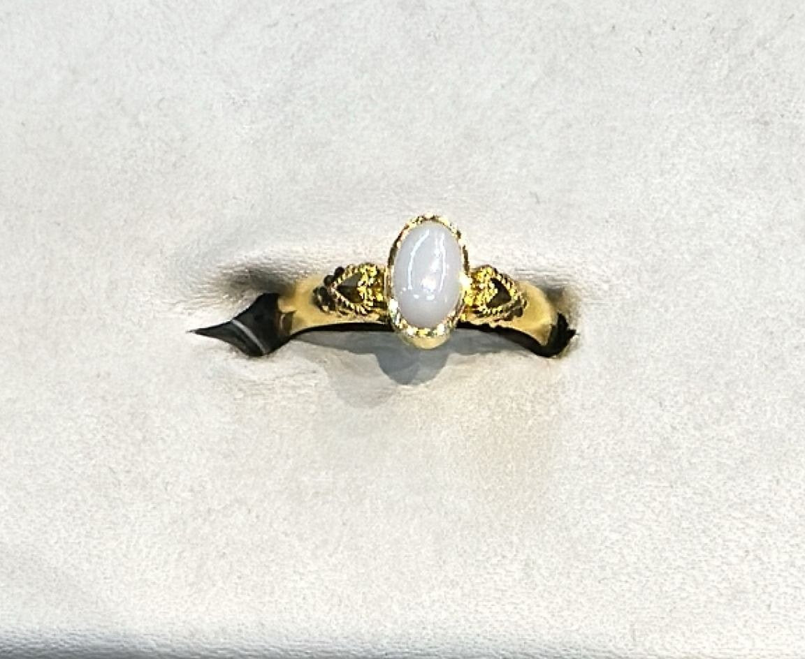 18K Gold Ladies Ring – 1.216 g