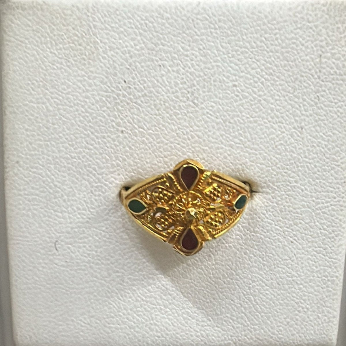18K Gold Ladies Ring – 2.140 g