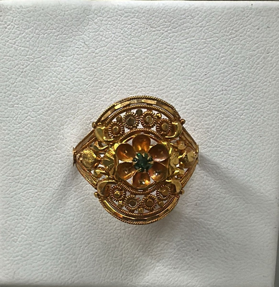 18K Gold Ladies Ring – 3.005 g