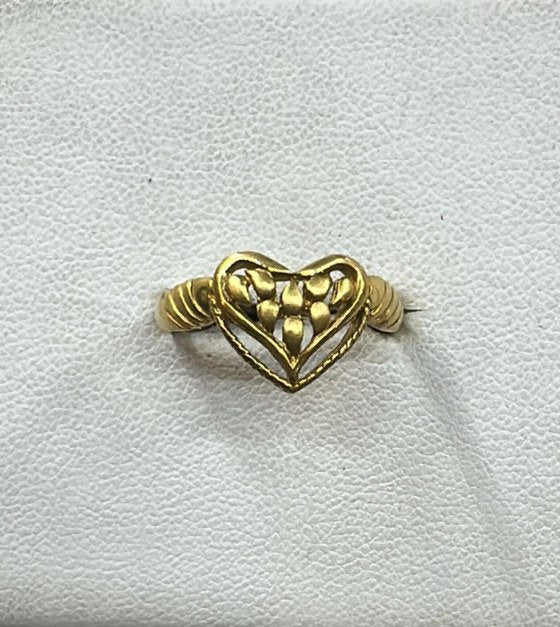 22K Gold Ladies Ring – 2.210 g