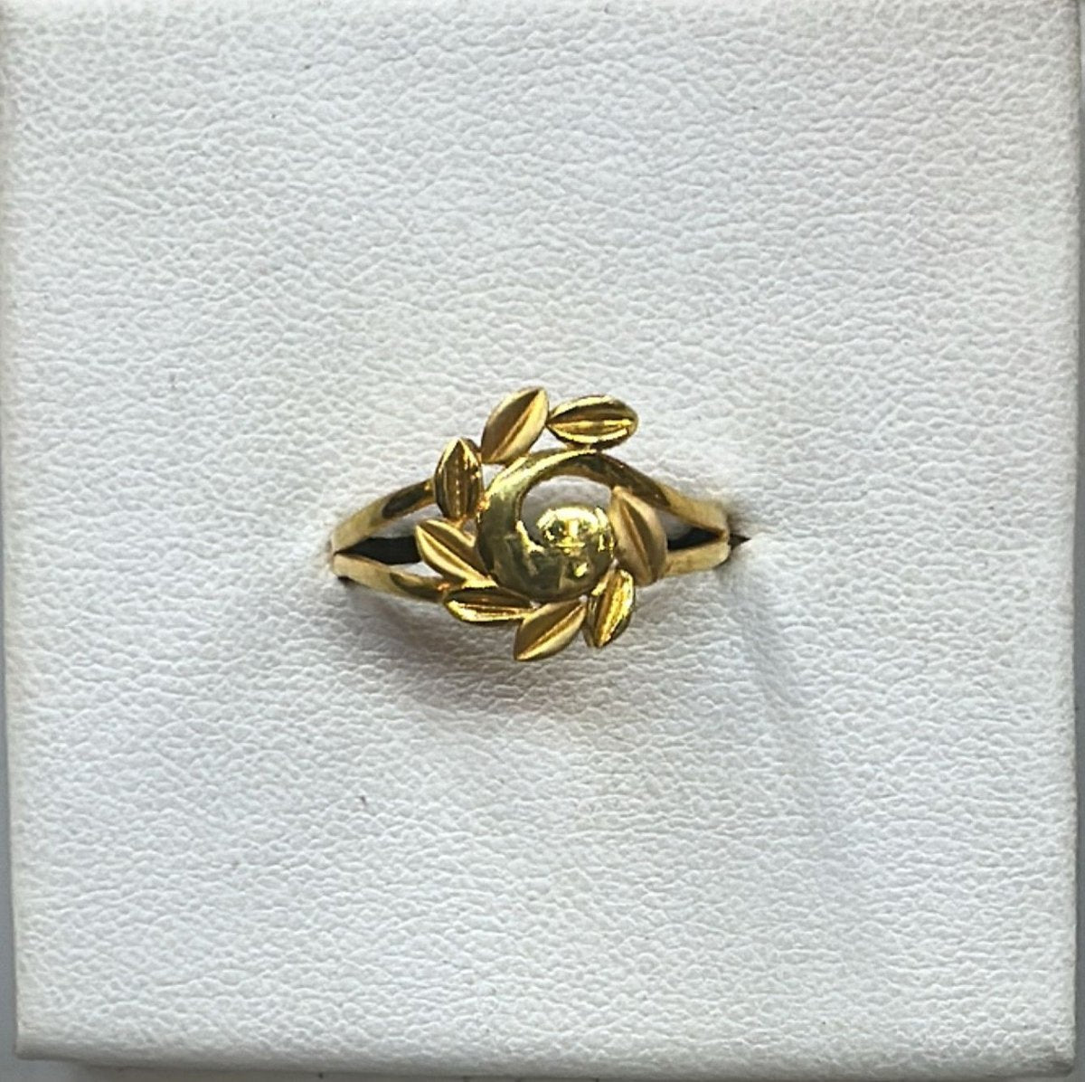 22K Gold Ladies Ring – 2.294 g