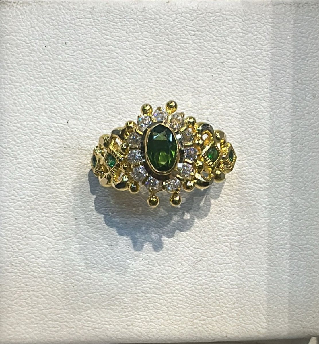 18K Gold Ladies Ring – 2.150 g