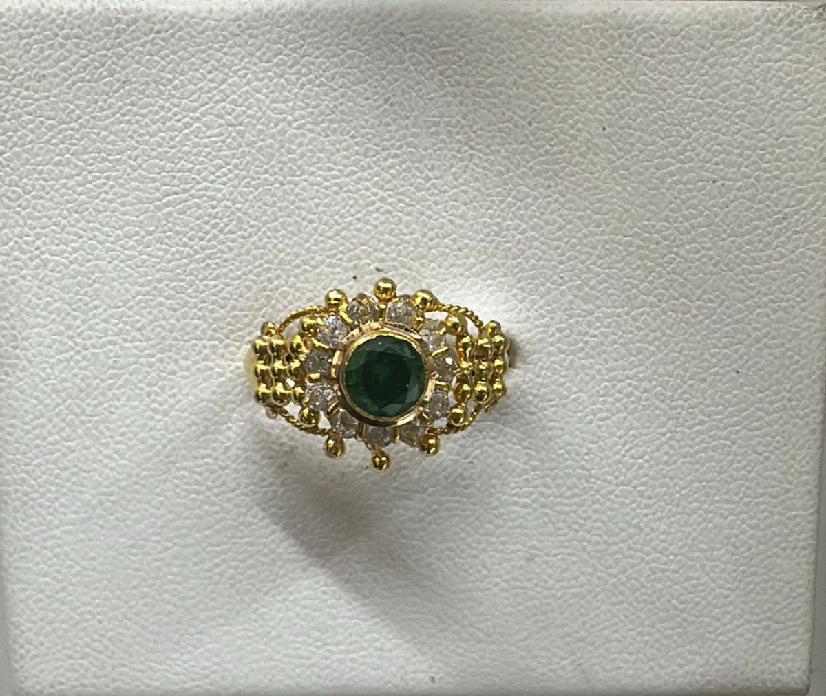 18K Gold Ladies Ring – 2.106 g