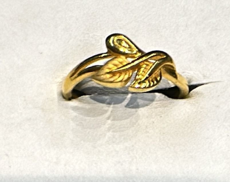 22K Gold Ladies Ring – 2.742 g
